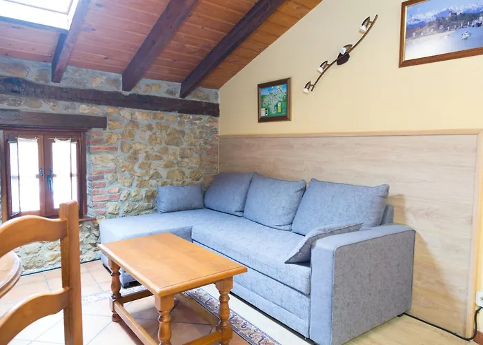 Viviendas Rurales Fuente Domingo * Santillana del Mar