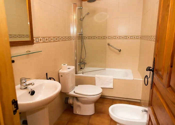 Viviendas Rurales Fuente Domingo * Santillana del Mar