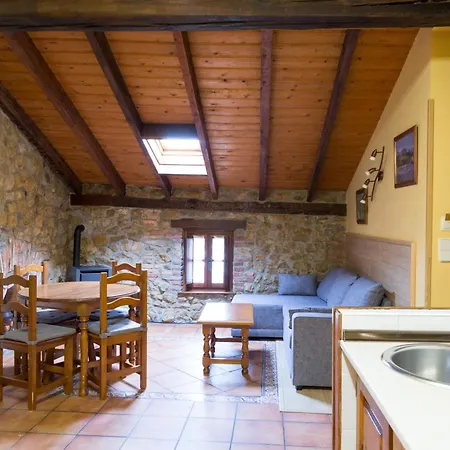 Viviendas Rurales Fuente Domingo * Santillana del Mar